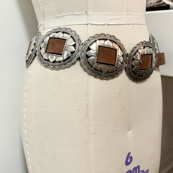 • leather vintage Concho belt • - Picture 2 of 7